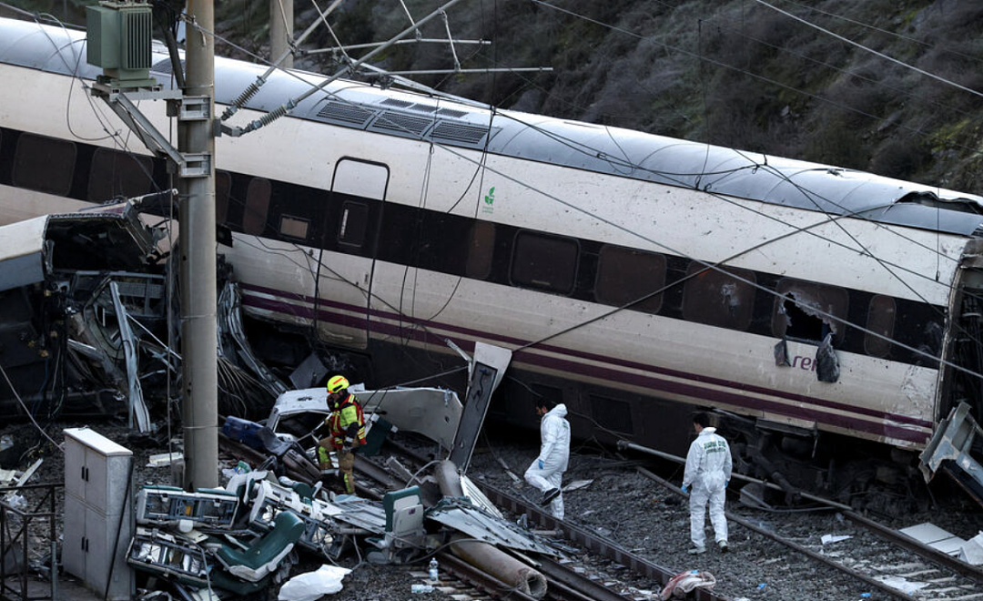 西班牙高铁相撞致39人遇难:铁轨笔直、设备全新、排除人为,原因诡异成谜(组图) - 13