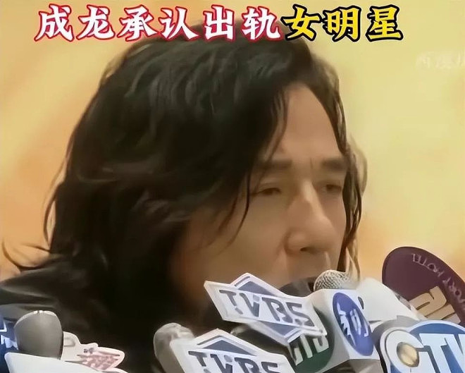 成龙半夜翻看监控，看到72岁林凤娇驼着背叠衣（组图） - 3
