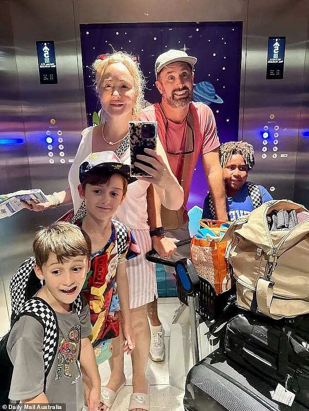 澳洲一家人日本旅游破防：到处被嫌弃，只有7-11收留我们（组图） - 2