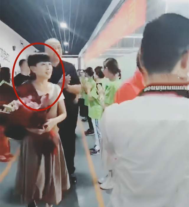 梁小龙去世过程曝光！凌晨两点半胸口痛，下午抢救不及，一双儿女在澳洲读书，女儿模样俊俏身材高挑（组图） - 10