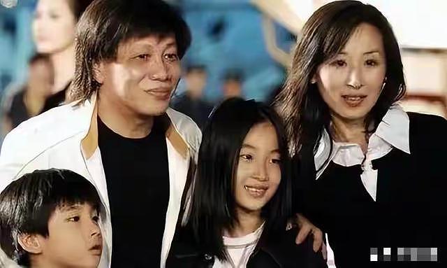梁小龙去世，死因成谜，狂发生前视频，承认婚内出轨，妻子很漂亮（组图） - 12