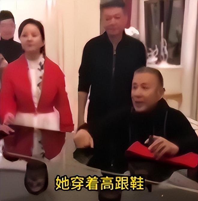 满是心酸!过气男顶流陪老板去酒局,倒酒、递纸巾、赔笑,像个服务员(组图) - 11