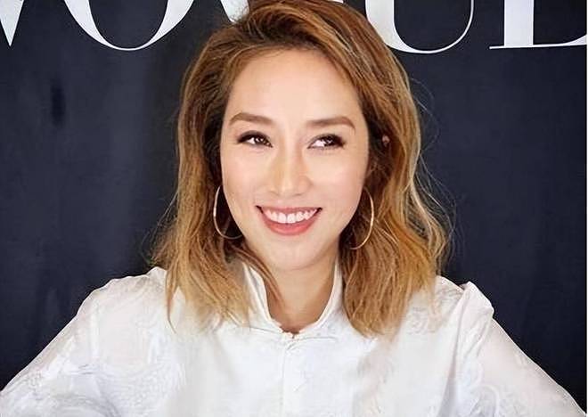 她从小就被当成名媛培养,全家移民澳洲!被首富看中花10亿娶回家,8年生了四胎(组图) - 3