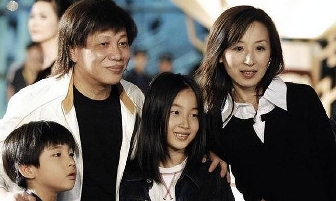 梁小龙家庭情况：有2任妻子3名子女，现任很漂亮，女儿是功夫高手（组图） - 19