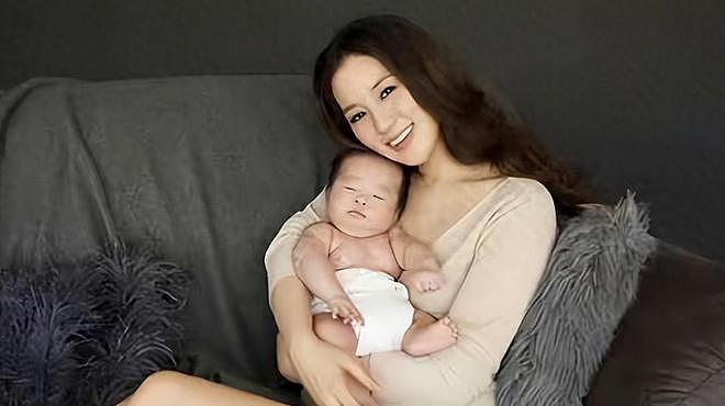 她从小就被当成名媛培养,全家移民澳洲!被首富看中花10亿娶回家,8年生了四胎(组图) - 8