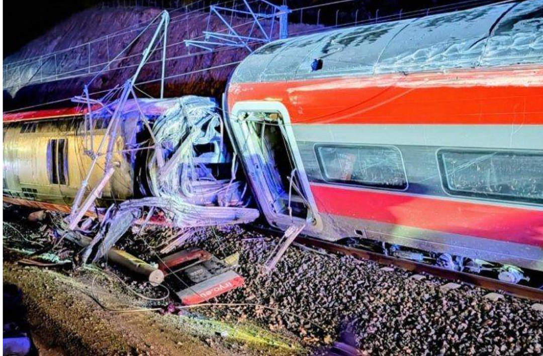 两辆高铁脱轨相撞，已致21人死上百人伤！现场骇人视频公布…（视频/组图） - 10