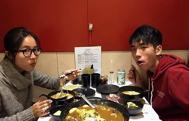 梁小龙去世过程曝光！凌晨两点半胸口痛，下午抢救不及，一双儿女在澳洲读书，女儿模样俊俏身材高挑（组图） - 9