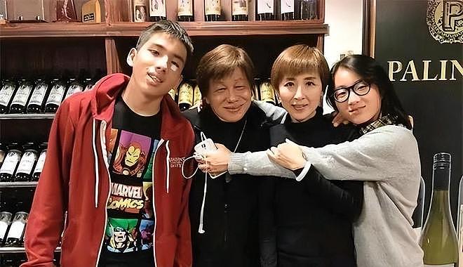 梁小龙家庭情况：有2任妻子3名子女，现任很漂亮，女儿是功夫高手（组图） - 20
