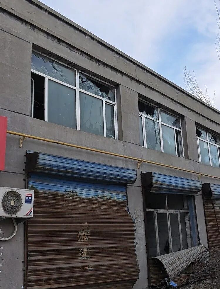 实地探访包钢板材厂爆炸事故现场：工人被气浪掀飞，巨型铁球砸塌二层楼（组图） - 3