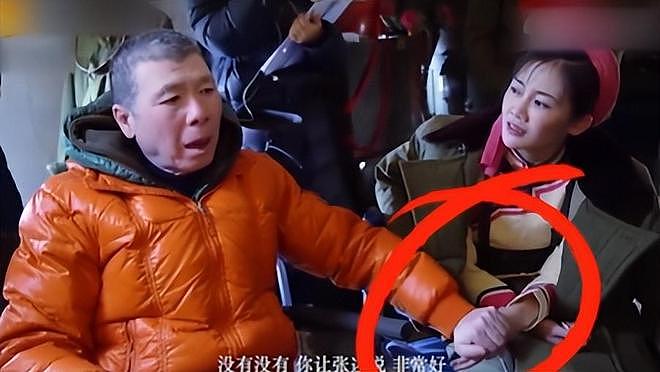 满是心酸!过气男顶流陪老板去酒局,倒酒、递纸巾、赔笑,像个服务员(组图) - 9