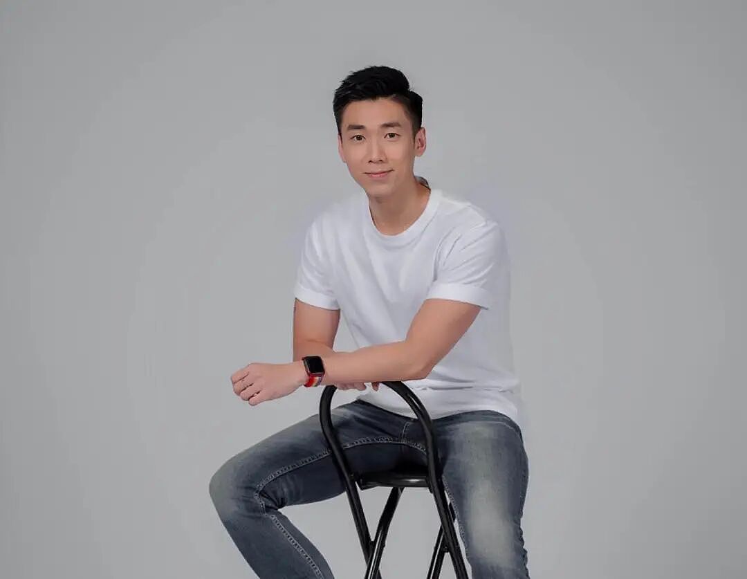 香港主持人宣布和同性爱人订婚，激动到落下男儿泪（组图） - 6