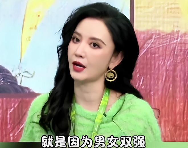 满是心酸!过气男顶流陪老板去酒局,倒酒、递纸巾、赔笑,像个服务员(组图) - 16