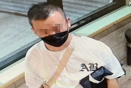 残忍！华女卖淫被捅10刀割喉！杀人华男出庭，称在牢里被打断腿（组图） - 3