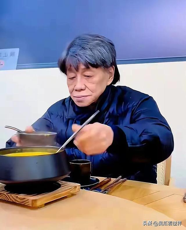 香港明星梁小龙去世，享年77岁，两任妻子都是大美女（组图） - 22