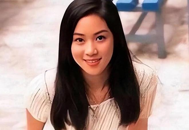 她从小就被当成名媛培养,全家移民澳洲!被首富看中花10亿娶回家,8年生了四胎(组图) - 2
