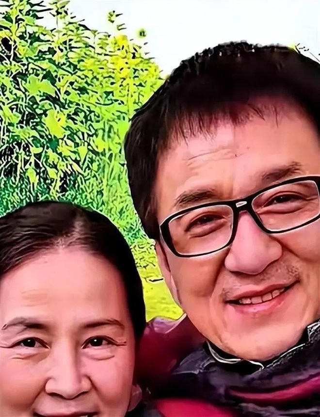成龙半夜翻看监控，看到72岁林凤娇驼着背叠衣（组图） - 2