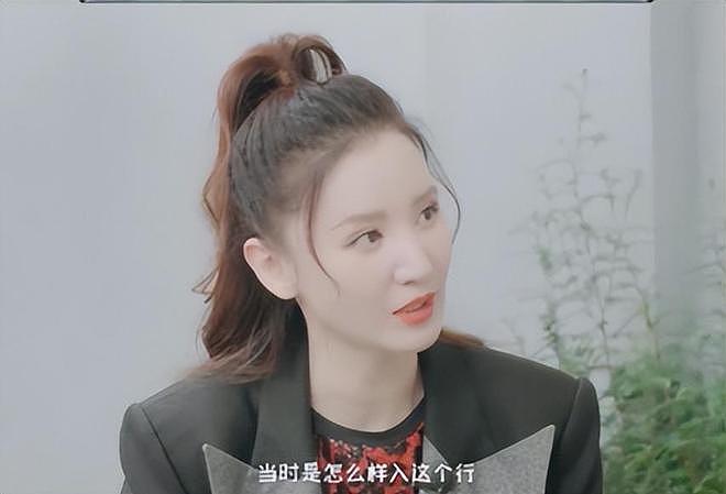 满是心酸!过气男顶流陪老板去酒局,倒酒、递纸巾、赔笑,像个服务员(组图) - 17