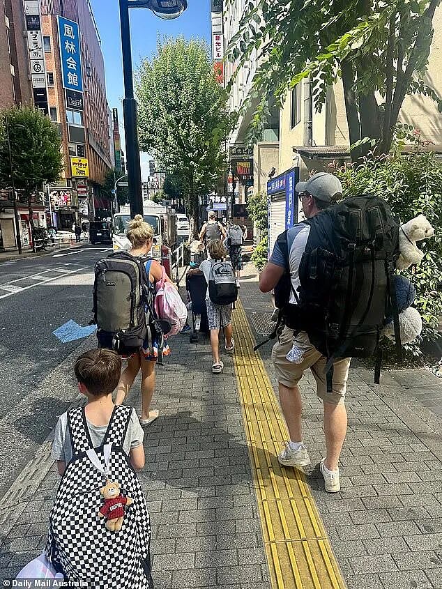澳洲一家人日本旅游破防：到处被嫌弃，只有7-11收留我们（组图） - 4