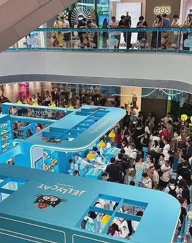 为什么中国年轻人，突然开始为一只英国毛绒玩具疯狂买单（组图） - 7