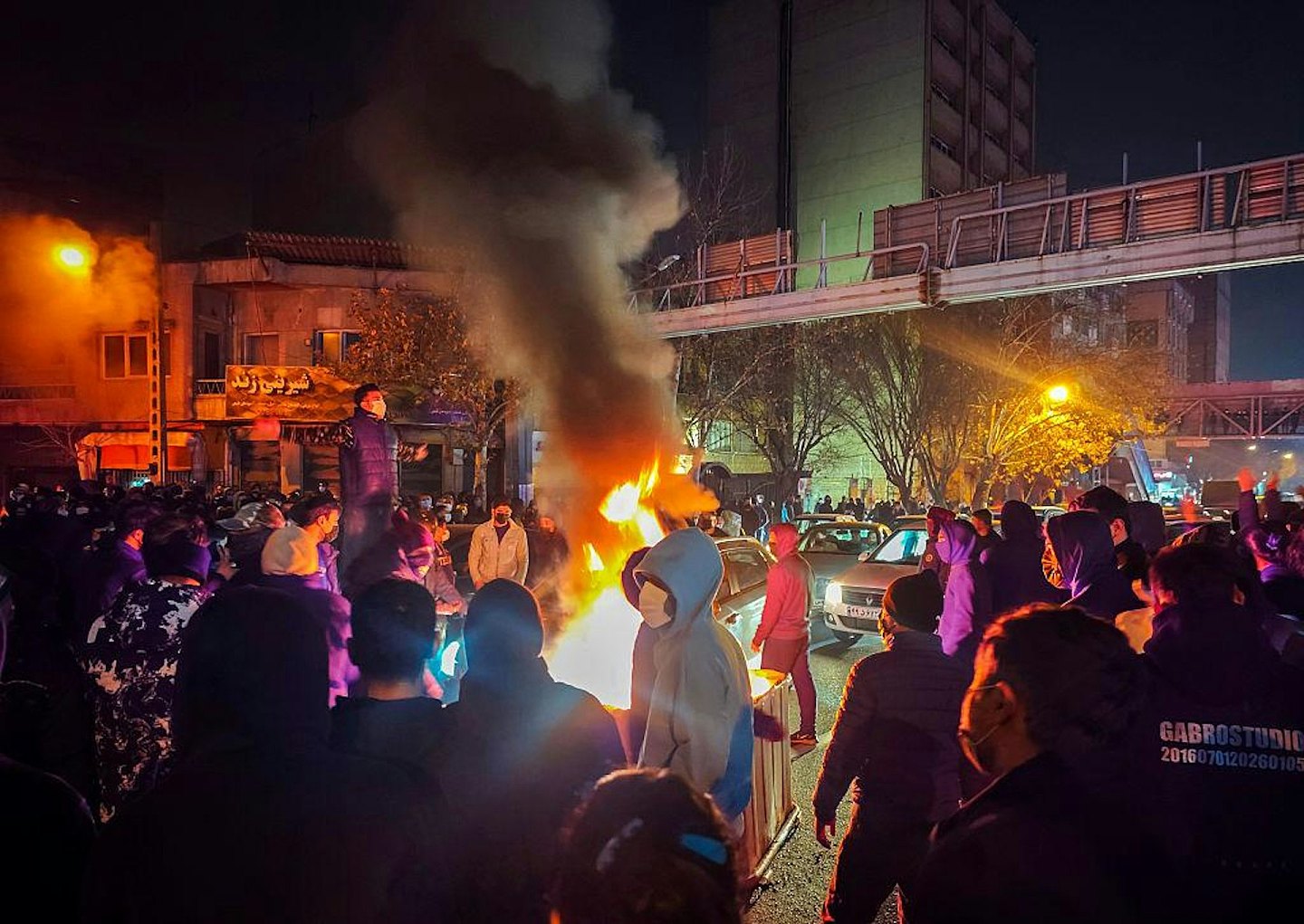 经济崩溃、抗争与外患，伊朗神权体制还能撑多久？（组图） - 4