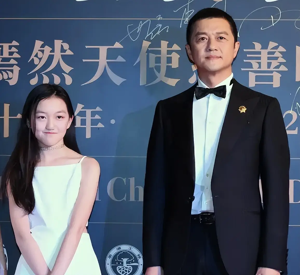 李亚鹏自曝被女儿李嫣拉黑,直言“痛苦死了”(组图) - 6