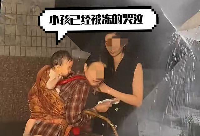 顶风作案!广电发公告不到15天,婴儿淋雨拍剧被曝光,剧组被调查(组图) - 1
