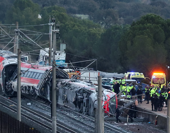 极为蹊跷！西班牙高铁脱轨相撞，至少39人死亡！事故原因另有隐情？（组图） - 1