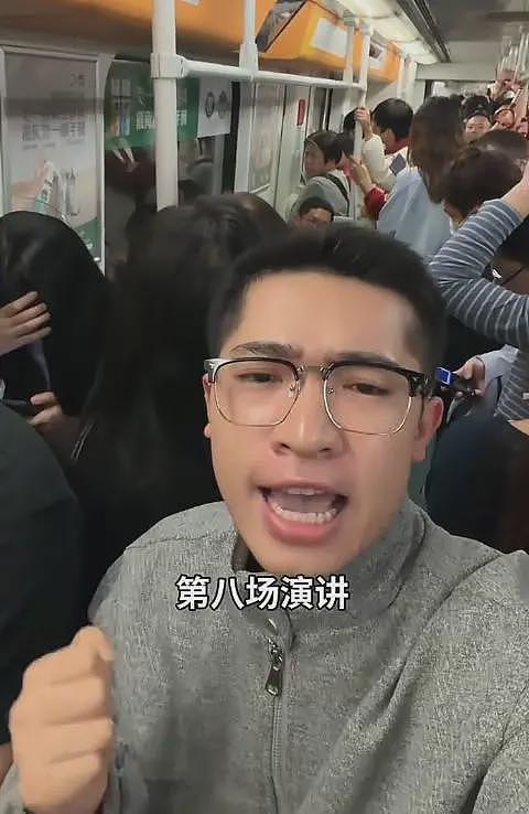 画面疯传!广州小伙在地铁上高声演讲,网友吵翻(组图) - 2