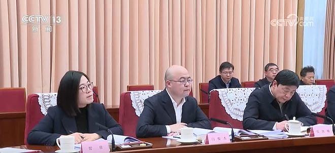 MiniMax闫俊杰出席总理座谈会，继梁文锋再有大模型企业代表参会（组图） - 2