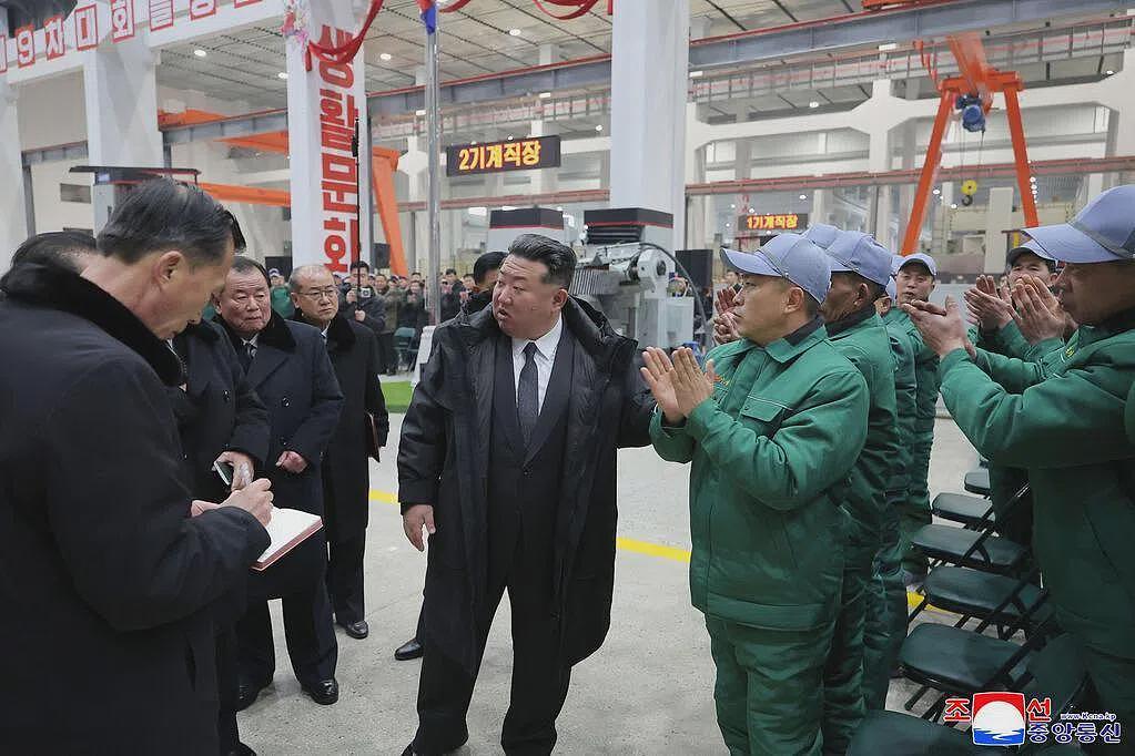 金正恩当场罢免副总理，怒斥：无能，山羊拉不了牛车（组图） - 1
