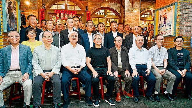 中国退伍老兵抱紧黄仁勋，狂揽上千亿（图） - 2