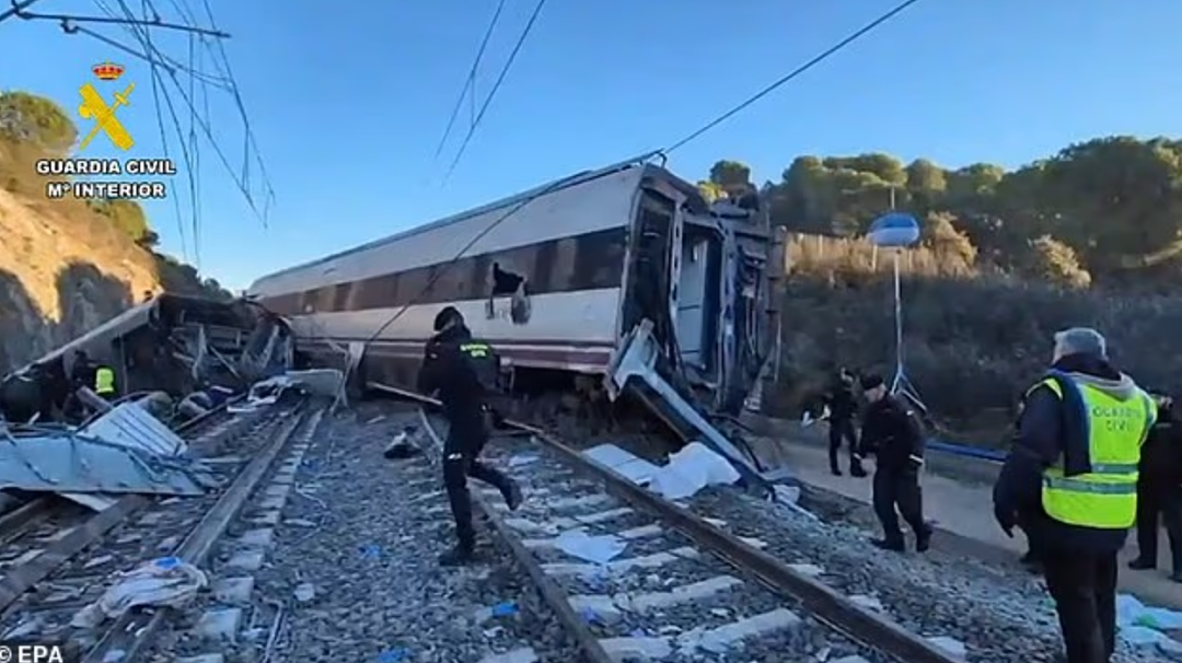 极为诡异！西班牙高铁脱轨相撞， 死伤已超200人！ 竟是因…（组图） - 14