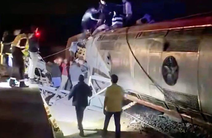 极为蹊跷！西班牙高铁脱轨相撞，至少39人死亡！事故原因另有隐情？（组图） - 7