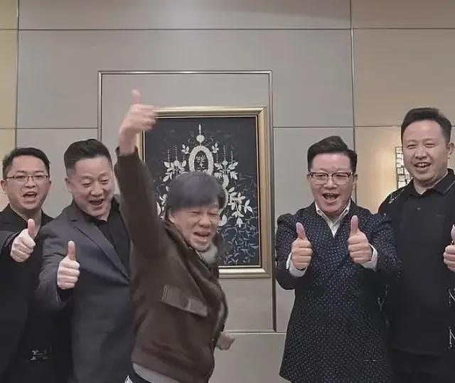 梁小龙疑空翻摔到头!2孩子留学一年花百万,拼命工作仍买不起房(组图) - 5