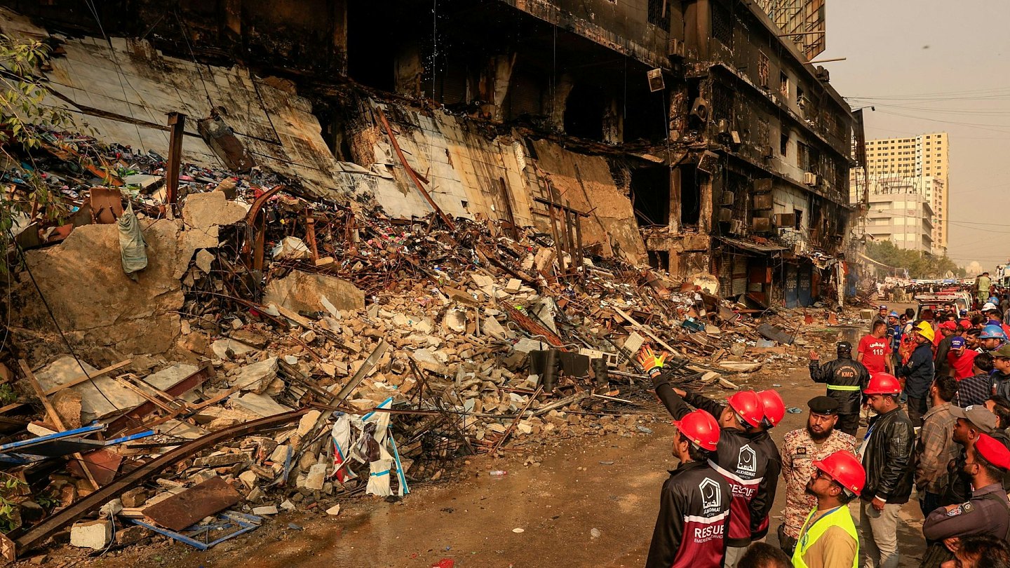 巴基斯坦卡拉奇商场大火,至少21死逾60人失踪(视频/组图) - 1