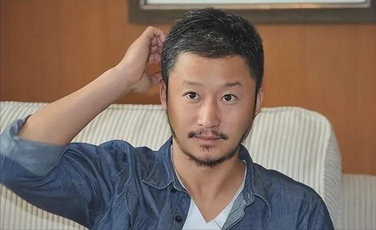 吴京新片遭抵制,故技重施连累谢霆锋李连杰,差评文案出奇一致(组图) - 26