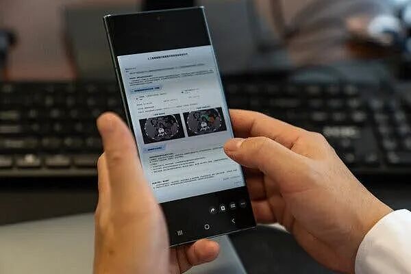 硅谷用AI写诗,中国用AI救命:纽约时报整版报道揭开中美AI背后的残酷真相(组图) - 6