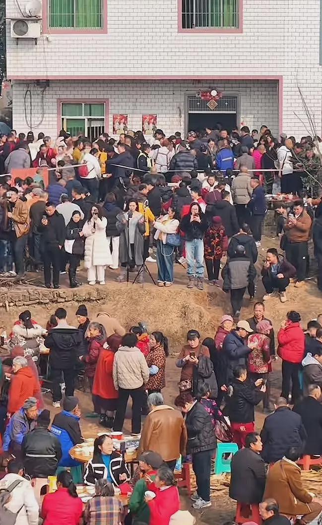 数千人到场，10万人围观，“杀年猪”凭啥让全网提前过年（组图） - 8