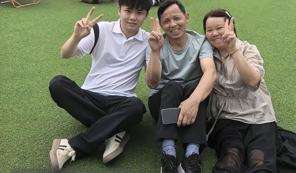 【情感】被拐21年后，小伙毅然卖掉婚房婚车改户口，回到亲生父母身边，是“无情”还是（组图） - 12