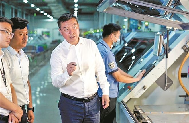 中国退伍老兵抱紧黄仁勋，狂揽上千亿（图） - 3