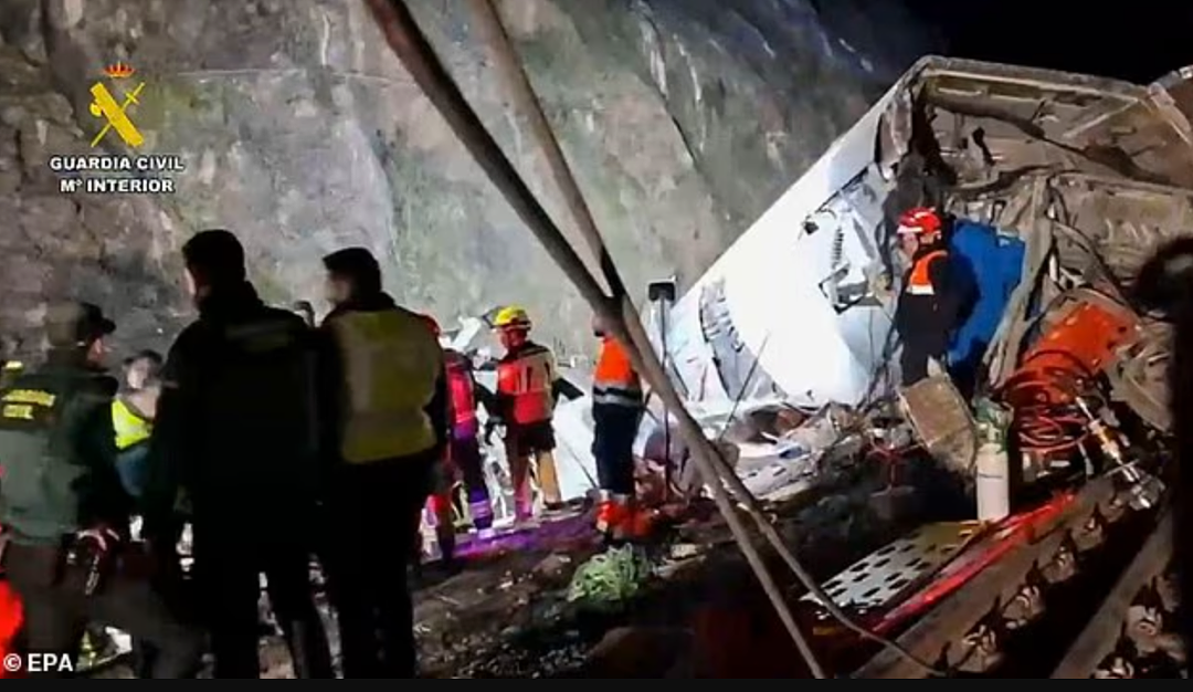 极为诡异！西班牙高铁脱轨相撞， 死伤已超200人！ 竟是因…（组图） - 15