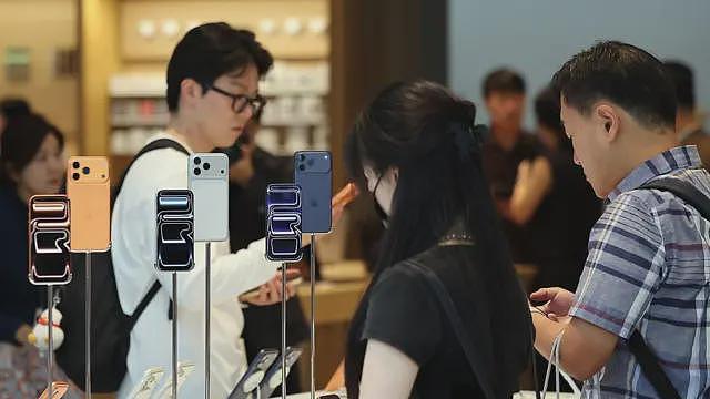 “40岁年轻人”:韩国Z世代以新方式嘲讽千禧世代的穿搭品味(组图) - 2