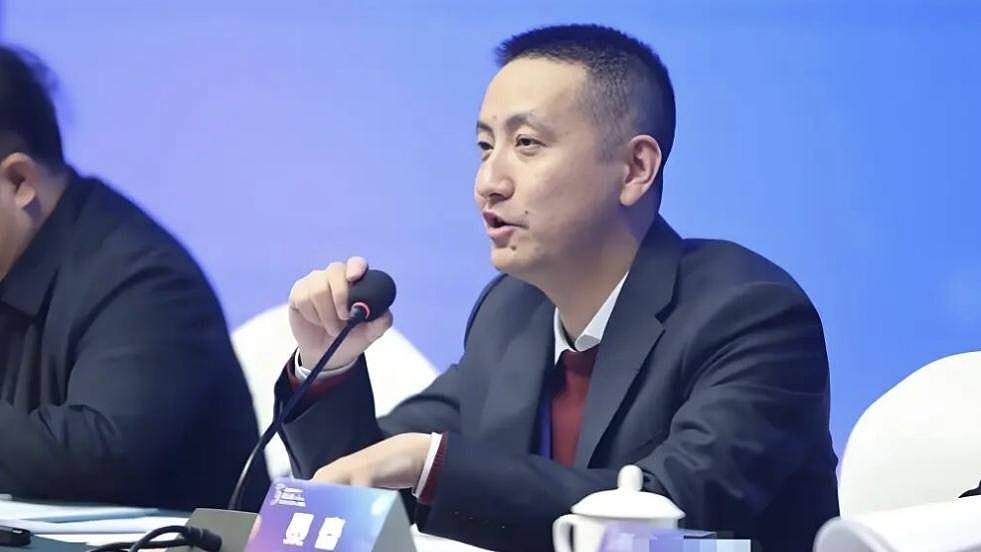 哈佛硕士毕业回国当城管曾成热话,暴春涉严重违纪违法被查(组图) - 1