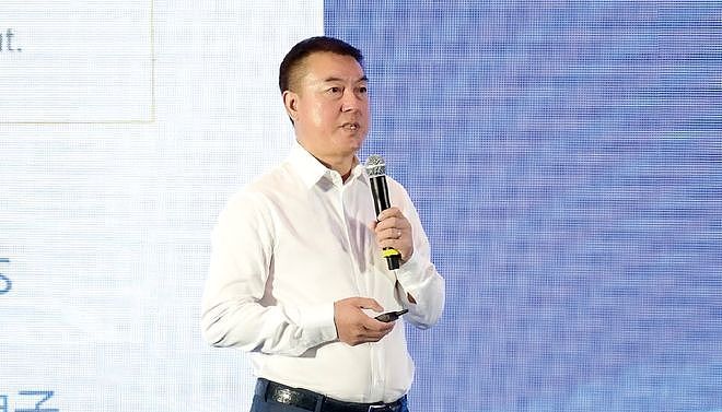 中国退伍老兵抱紧黄仁勋，狂揽上千亿（图） - 1
