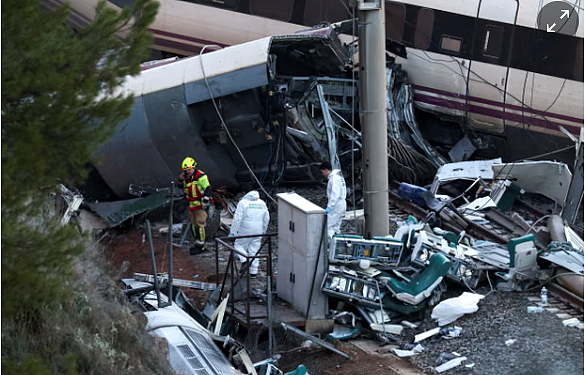 极为蹊跷！西班牙高铁脱轨相撞，至少39人死亡！事故原因另有隐情？（组图） - 2