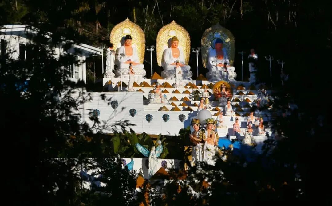 密密麻麻全是佛像!新西兰华人买下海景大房后,爆改后院,邻居看傻(组图) - 7