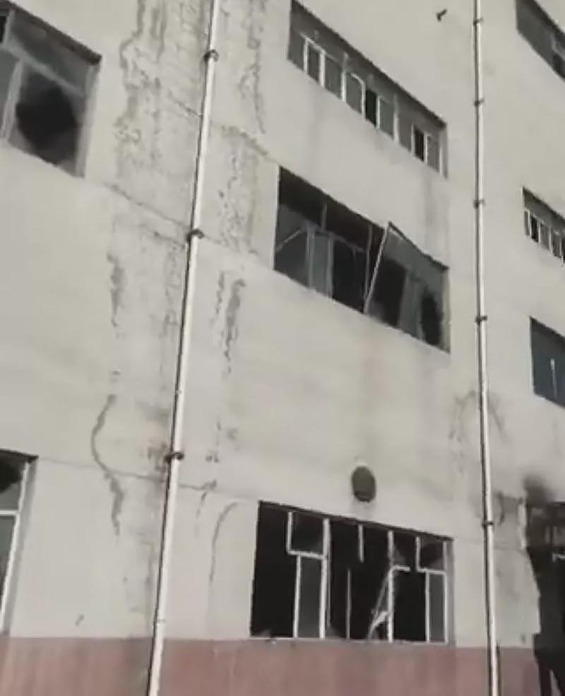 内蒙爆炸死亡数升至6人，厂房蒸汽球罐“一飞冲天“（组图） - 1