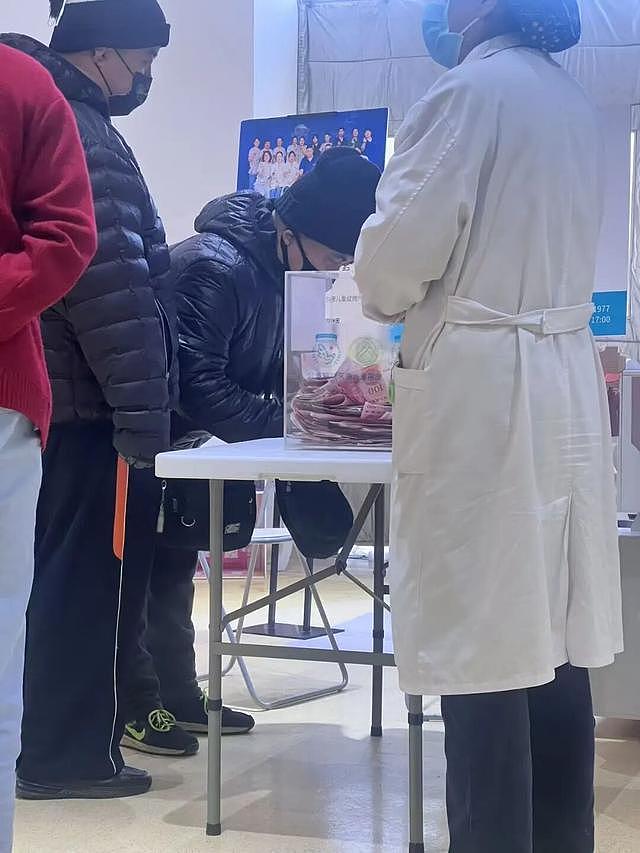 风波中的嫣然天使医院,有捐助者抱着工作人员哭泣,院方:线下捐款能否填补空白还未知(组图) - 3