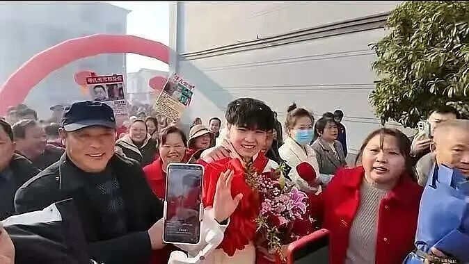 【情感】被拐21年后，小伙毅然卖掉婚房婚车改户口，回到亲生父母身边，是“无情”还是（组图） - 10