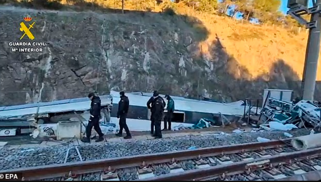 极为诡异！西班牙高铁脱轨相撞， 死伤已超200人！ 竟是因…（组图） - 12